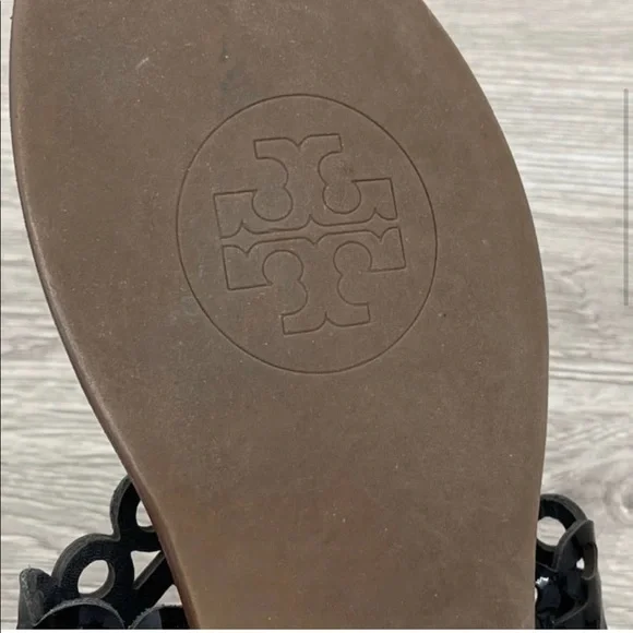 Tory Burch Davy laser cut thong sandal Black Patent Leather size 8 - Picture 5 of 9